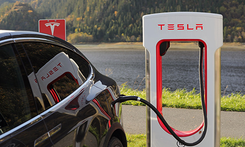 Tesla's stocks plunged nearly 5 percent on Monday following fears over delays in its Model 3. Photo taken from Pixabay.